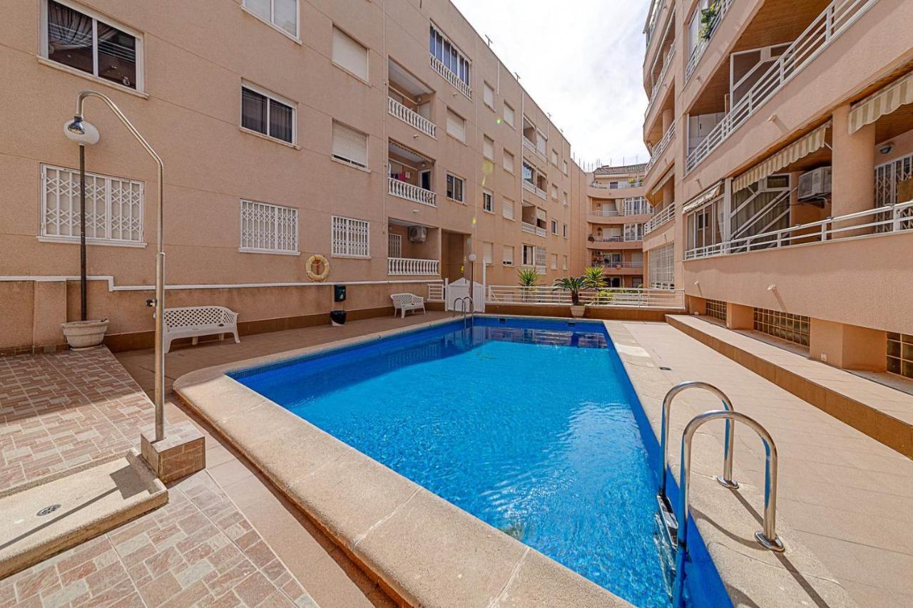 Cozy Appartment Torrevieja At Irina Esterno foto