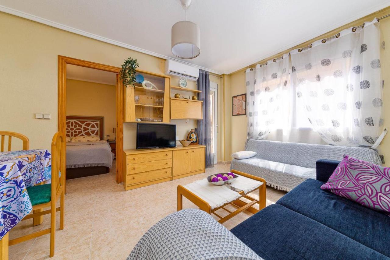 Cozy Appartment Torrevieja At Irina Esterno foto