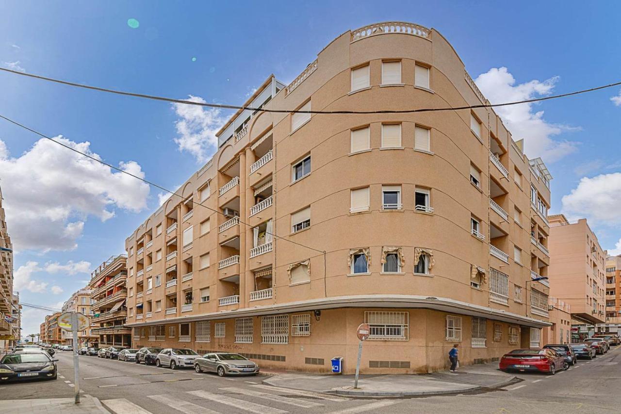 Cozy Appartment Torrevieja At Irina Esterno foto