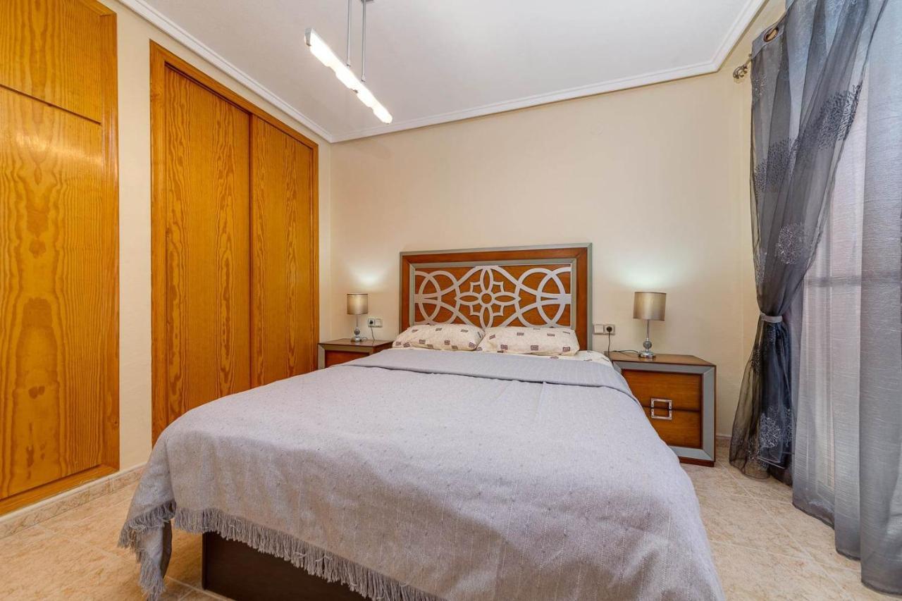 Cozy Appartment Torrevieja At Irina Esterno foto