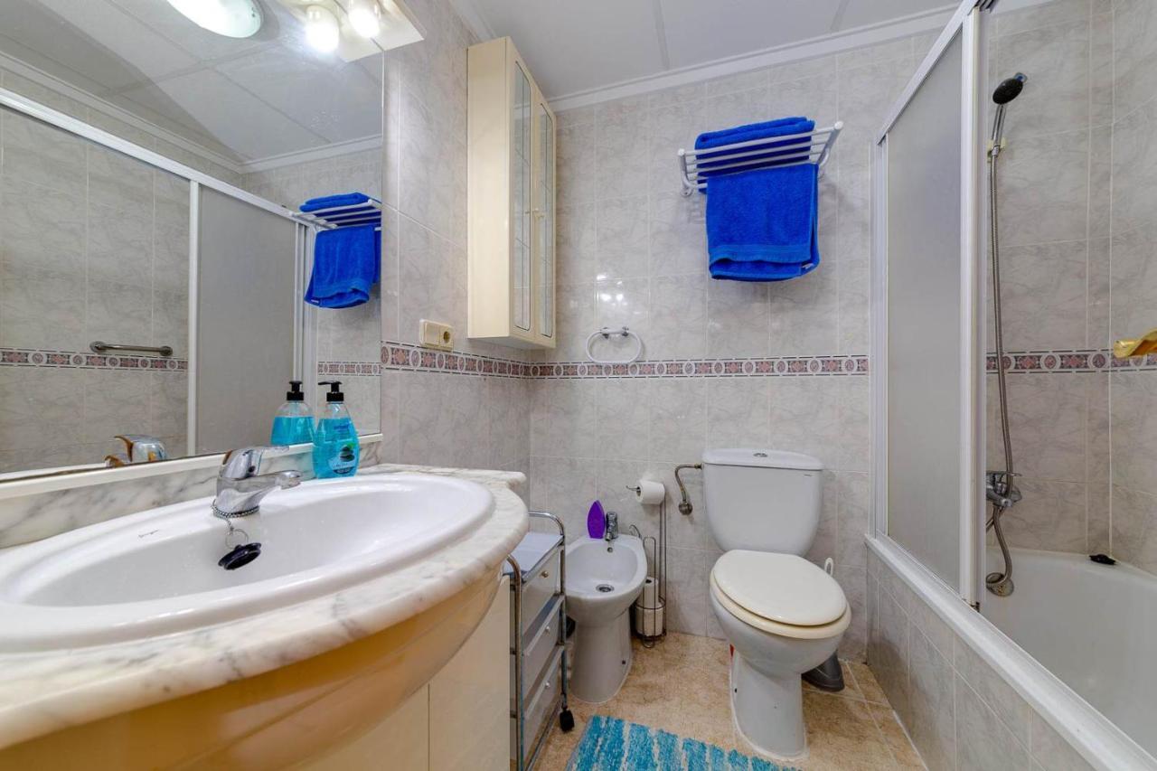Cozy Appartment Torrevieja At Irina Esterno foto